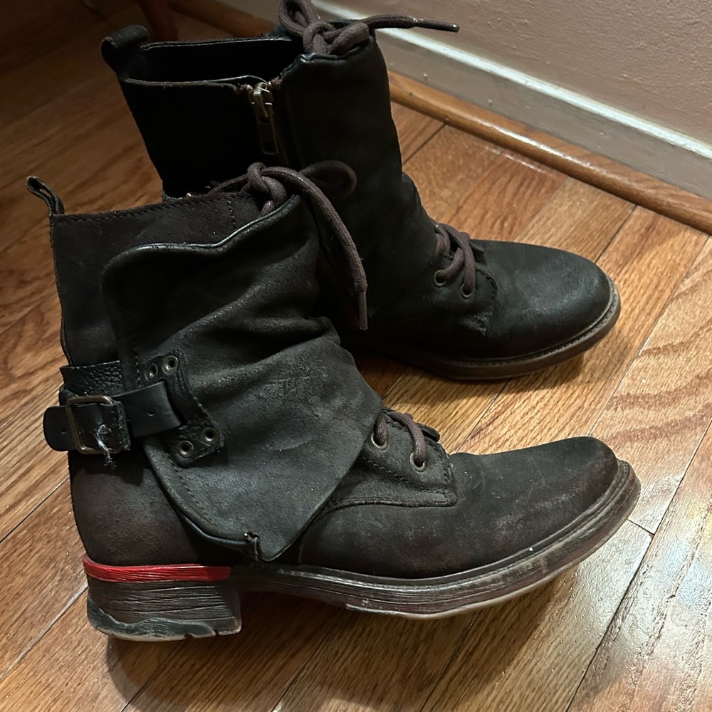 Stylish Black Leather Boots with Red Accent